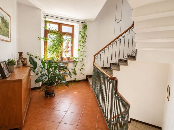 Stabile residenziale-commerciale con grande potenziale di sviluppo 13