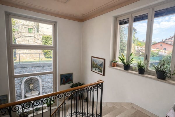 Elegante villa d’epoca con giardino e terrazze nel cuore di Balerna 20