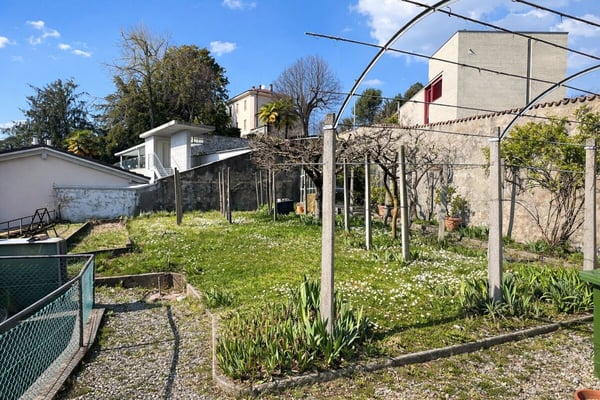 Elegante villa d’epoca con giardino e terrazze nel cuore di Balerna 14