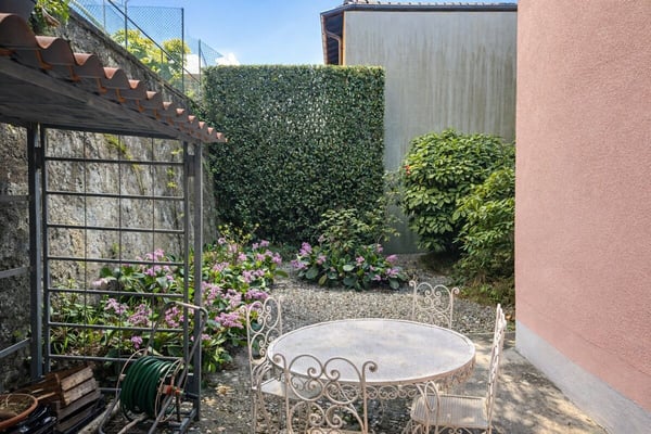 Elegante villa d’epoca con giardino e terrazze nel cuore di Balerna 8