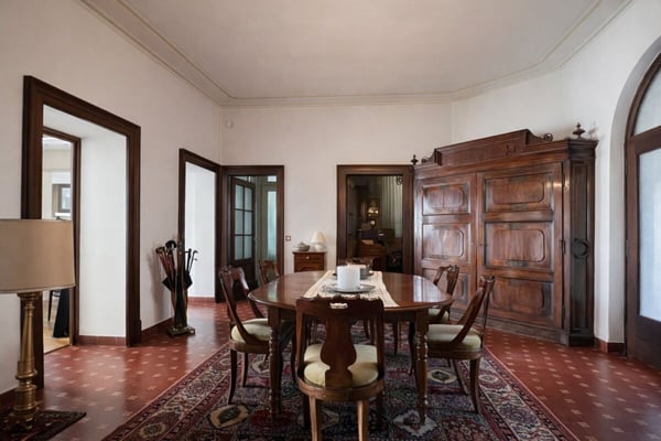 Elegante villa d’epoca con giardino e terrazze nel cuore di Balerna 21