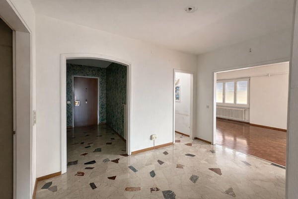 Grande e luminoso appartamento di 5.5 locali, ultimo piano, vista aperta 9