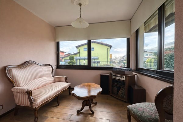 Splendida casa unifamiliare con giardino ben curato in zona soleggiata e servita 8