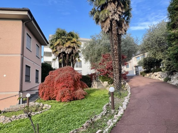 Grande ed elegante villa con terreno edificabile 1