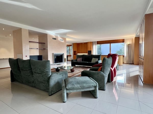 Grande ed elegante villa con terreno edificabile 4
