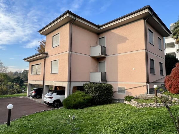 Grande ed elegante villa con terreno edificabile 3