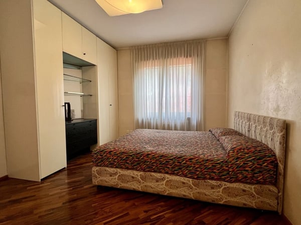 Grande ed elegante villa con terreno edificabile 9