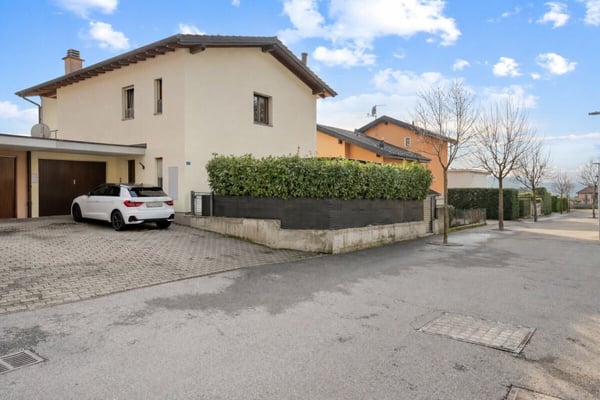 Casa gemella uni-bifamiliare con giardino e vista 27