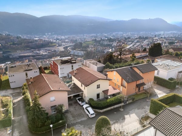 Casa gemella uni-bifamiliare con giardino e vista 26