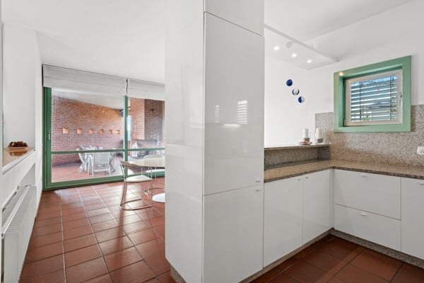 Splendida villa con ampio giardino e vista 12