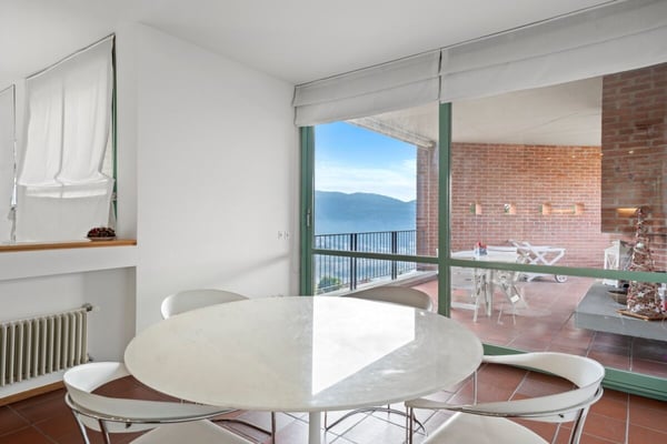 Splendida villa con ampio giardino e vista 13
