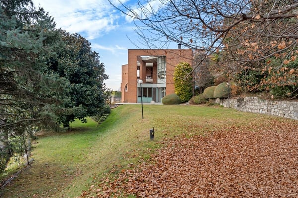 Splendida villa con ampio giardino e vista 29