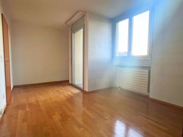 Appartamento all'ultimo piano di 5 locali con balcone 12