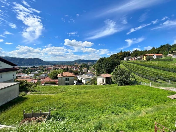 Terreno edificabile con vista aperta e soleggiato 3