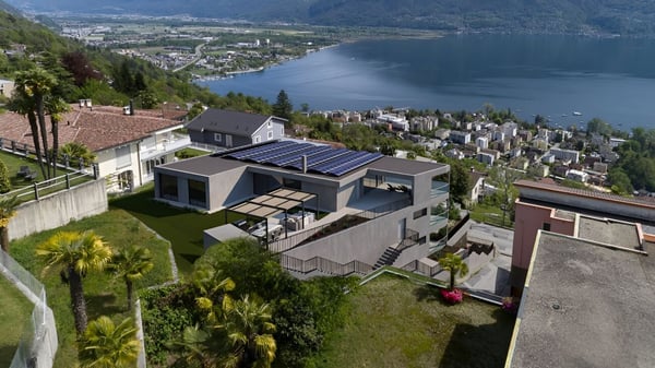 Moderno ed esclusivo attico di 4.5 locali con spettacolare vista lago, giardino e piscina privata 5