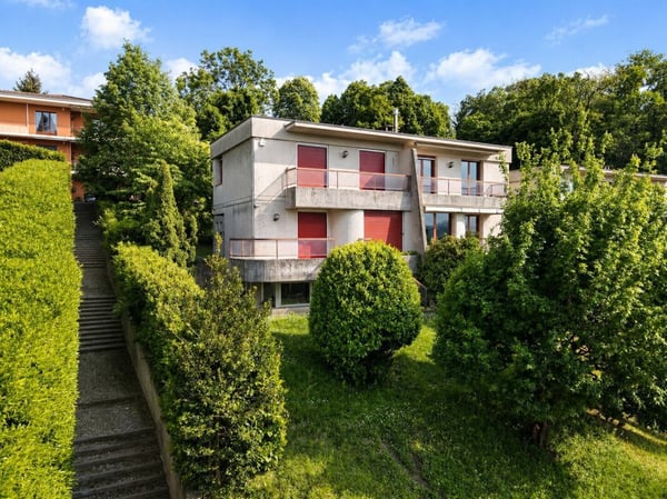 Signorile casa gemella nel verde e con vista aperta 1