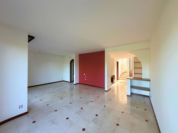 Signorile casa gemella nel verde e con vista aperta 6
