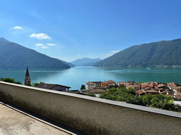 Interessante appartamento di 5.5 locali con grande terrazza e splendida vista lago 2