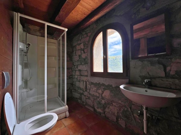 Grazioso rustico ristrutturato con vista aperta sulla valle 10