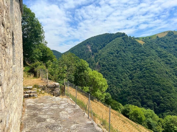 Grazioso rustico ristrutturato con vista aperta sulla valle 13