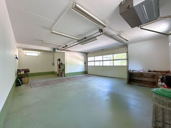 Interessante casa unifamiliare nel verde, con grande locale hobby/garage e parziale vista lago 15