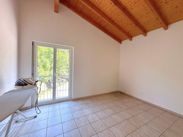 Interessante casa unifamiliare nel verde, con grande locale hobby/garage e parziale vista lago 13