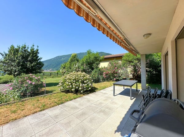 Interessante casa unifamiliare nel verde, con grande locale hobby/garage e parziale vista lago 5