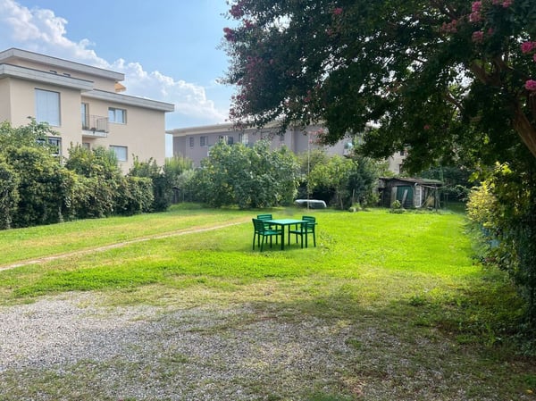 Villa d'epoca da rivalutare, con terreno edificabile per ulteriori sviluppi 3