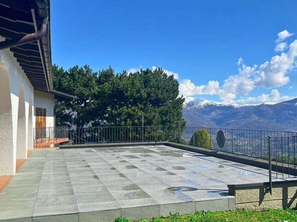 Ampia villa nel verde con piscina, vista panoramica e oltre 7’000 mq di terreno 10