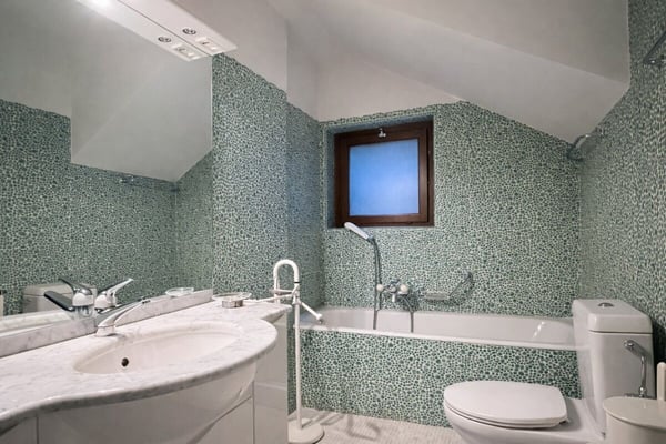 Ampia villa nel verde con piscina, vista panoramica e oltre 7’000 mq di terreno 24