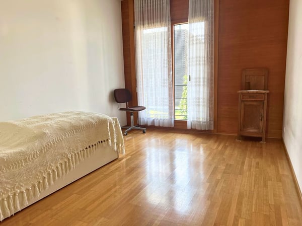Grande villa uni-bifamiliare su tre livelli con giardino 11
