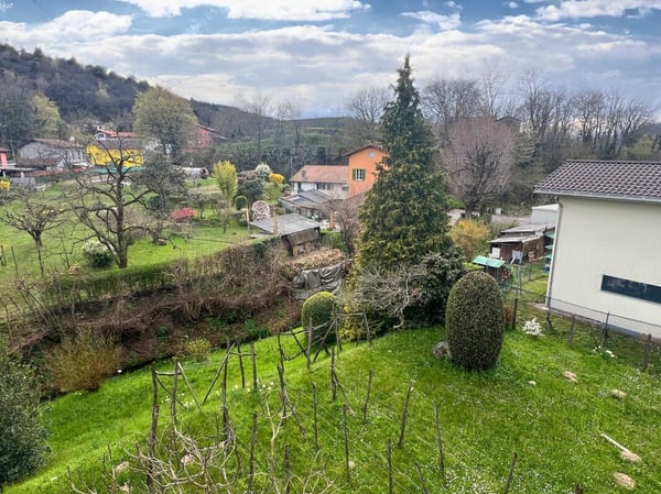 Casa unifamiliare su tre livelli con terrazza panoramica e giardino 17