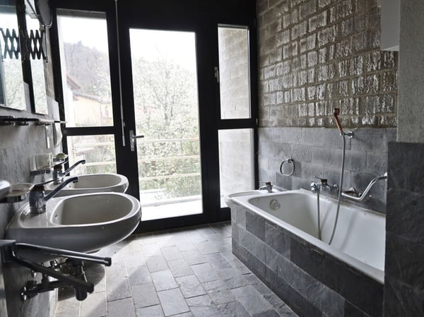 Casa unifamiliare su tre livelli con terrazza panoramica e giardino 12