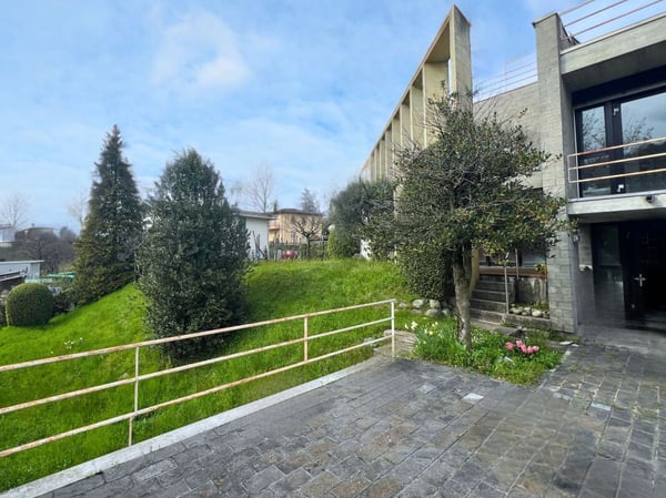 Casa unifamiliare su tre livelli con terrazza panoramica e giardino 13