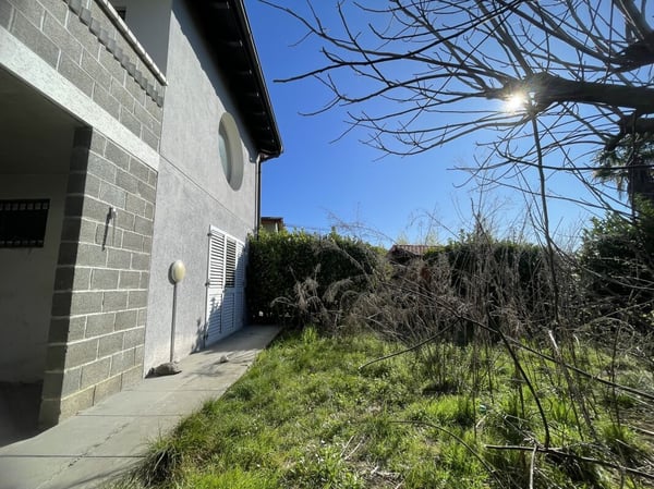 Interessante casa unifamiliare con appartamento indipendente e giardino 3