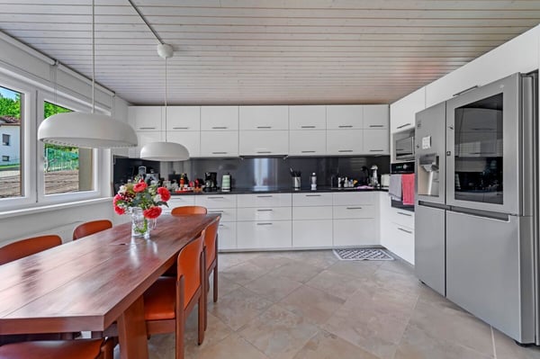 Ampia proprietà misto residenziale-commerciale con vista 10