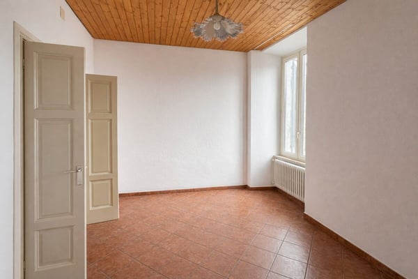 Ampia casa plurifamiliare con autorimessa a Balerna 4