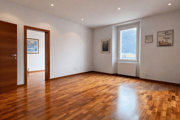 Vendesi elegante appartamento in centro Chiasso adibito a uffici 1