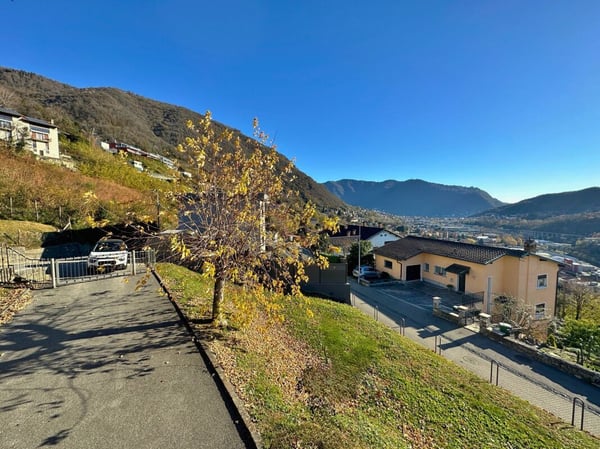 Casa unifamiliare con giardino e vista aperta 6