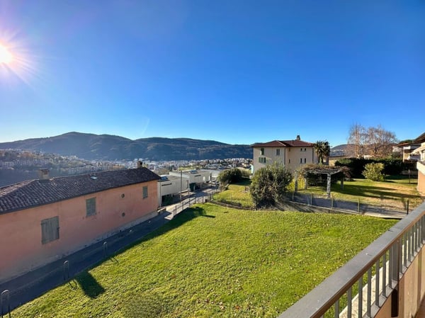 Casa unifamiliare con giardino e vista aperta 4