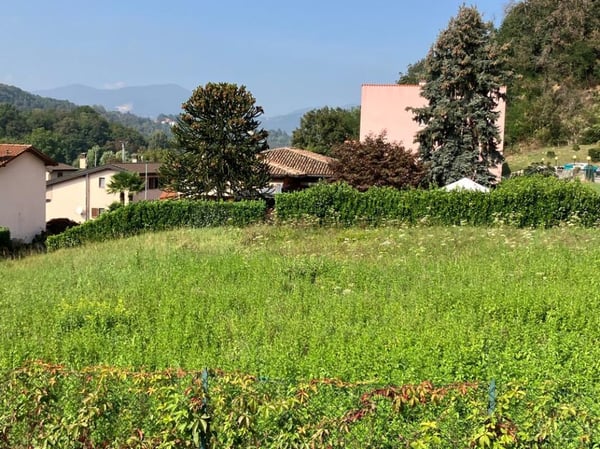 Terreno edificabile di 750 mq in posizione soleggiata e con vista aperta 1