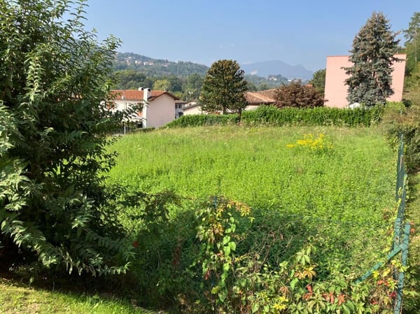 Terreno edificabile di 750 mq in posizione soleggiata e con vista aperta 2