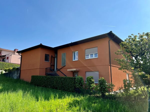 Casa uni/bifamiliare con giardino e garage 2