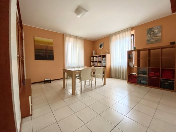 Casa di tre appartamenti per investimento a reddito 5