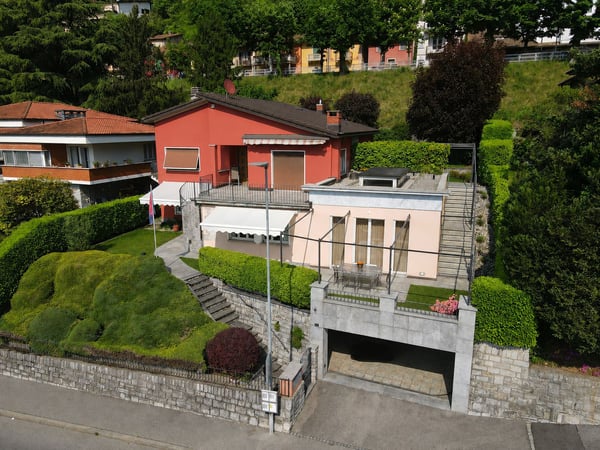 Splendida villa uni-bifamiliare con giardino curato, ottima esposizione e vista aperta 2