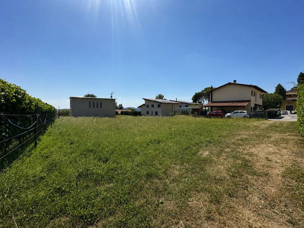 Terreno edificabile pianeggiante, nel verde e con progetto approvato 4