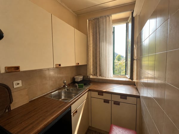 Caratteristica proprietà in zona agricola da risanare composta da 2/3 appartamenti 14