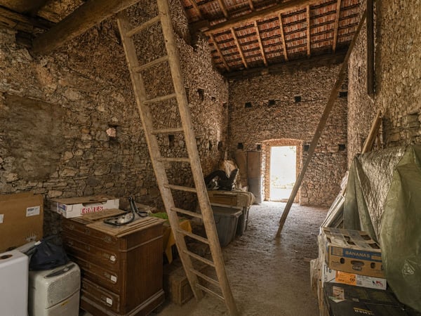 Caratteristica proprietà in zona agricola da risanare composta da 2/3 appartamenti 19