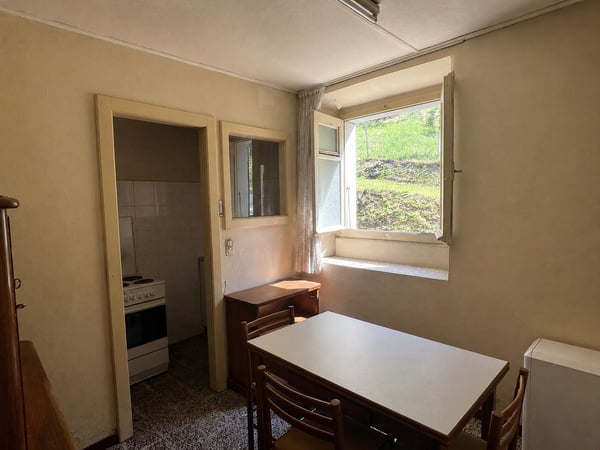 Caratteristica proprietà in zona agricola da risanare composta da 2/3 appartamenti 15