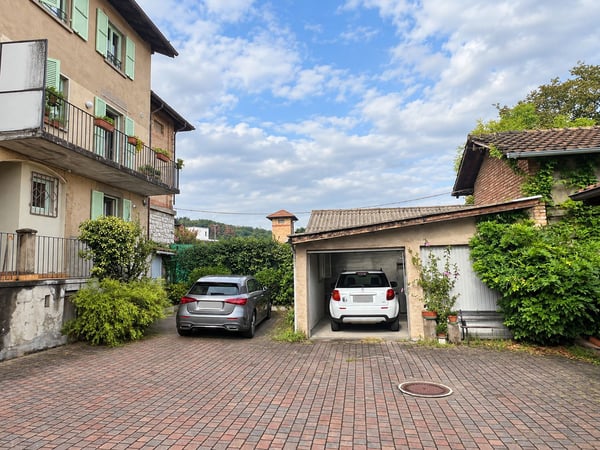 Piccola casa bifamiliare da risanare con rustico e giardino 19